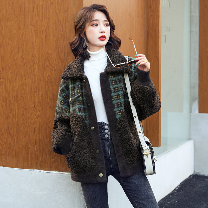 2022 autumn and winter new lamb wool coat women's thickened small loose all-match Western style fur coat tide