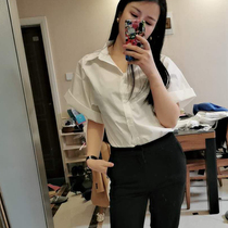 2022 Summer New Shirt Woman Retro Port Taste Foreign Air Short Sleeve Loose White Lining Woman Design Feel Small Crowdsourced
