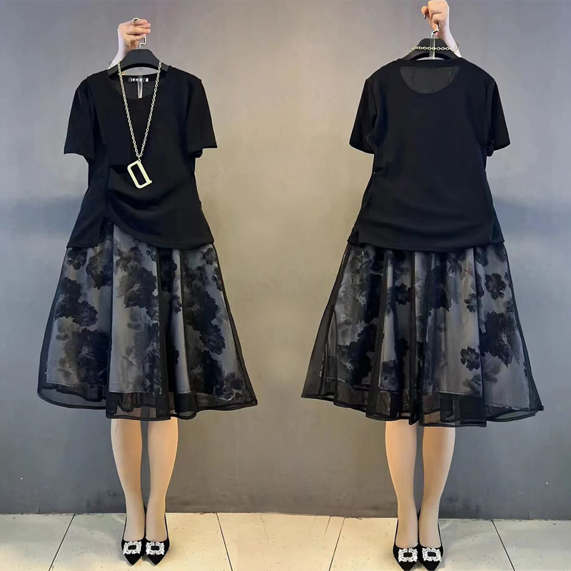 Trendy Plus-Size Women's Dress, Slimming and Tummy-Concealing Fashionable Summer Two-Piece Set with a High-End and Stylish Look Trendy Plus-Size Women's Dress, Slimming and Tummy-Concealing Fashionable Summer Two-Piece Set with a High-End and Stylish Look