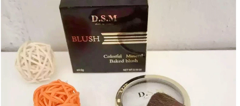 DSM Daisi Man phấn má hồng trang điểm màu nude giúp làm sáng lâu dài tông màu da không thấm nước cho người mới bắt đầu sửa chữa kem má hồng - Blush / Cochineal