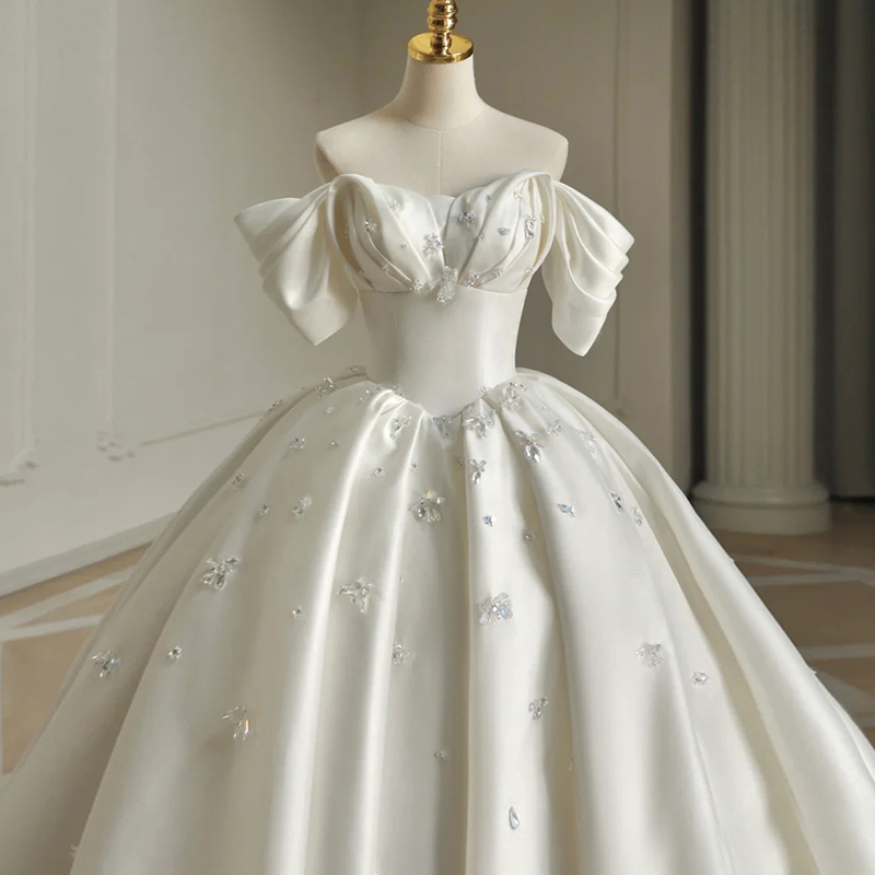 One -shoulder Main wedding dress 2024 new bride high -end texture heavy work luxurious temperament out door gauze satin drag tail One -shoulder Main wedding dress 2024 new bride high -end texture heavy work luxurious temperament out door gauze satin drag tail