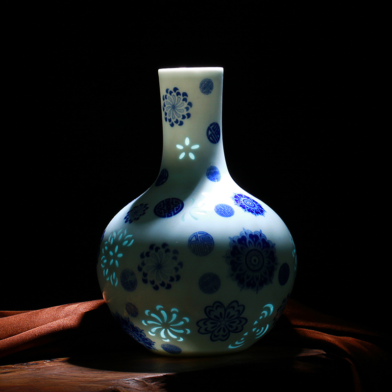 Jingdezhen blue and white and exquisite vase hand - made ceramic art wedding gifts gifts home sitting room decoration