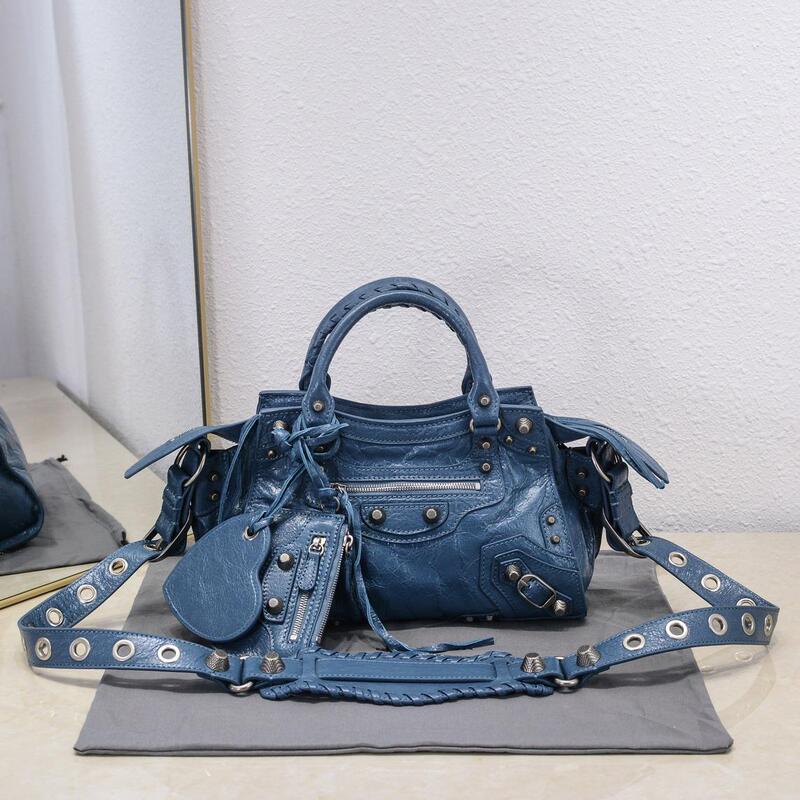 【High-Quality Version】Celebrity-Inspired Genuine Leather Women's Bag with Cracked Leather Finish, Neo Cagole Small Motorcycle Bag
