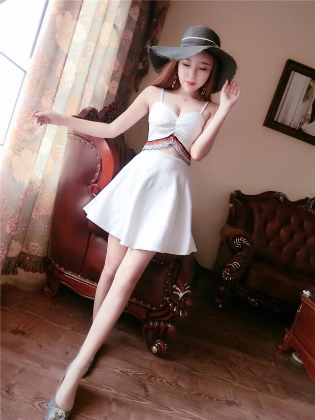 Đêm váy 2018 mùa hè mới thấp cắt V-Cổ nữ tính khí tim máy hộp đêm sexy của phụ nữ A-line dress mẫu váy chữ a