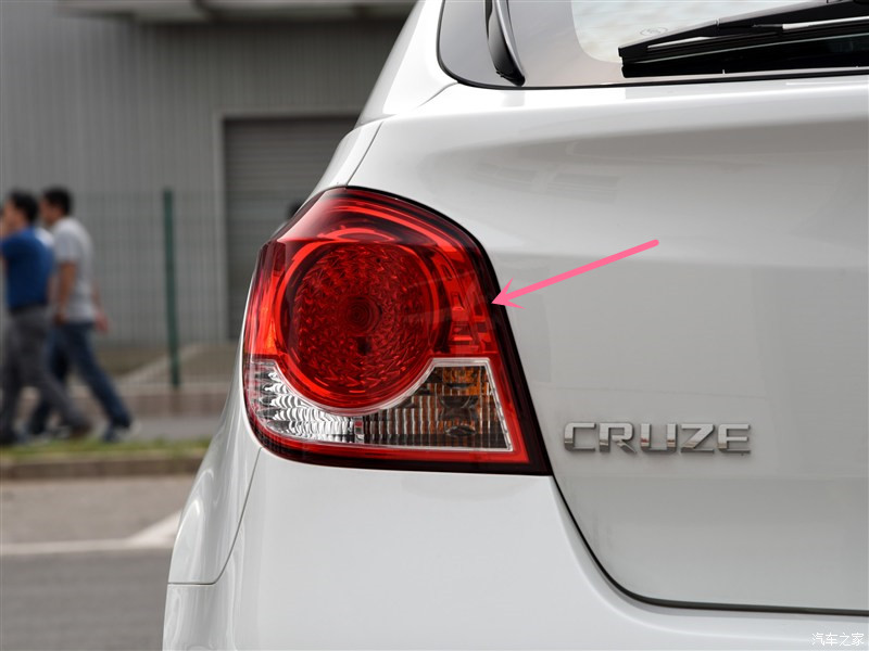 Chevrolet mới Cruze 15 đèn đảo ngược đèn hậu lắp ráp đèn phanh uốn cong phụ tùng xe bên ngoài đèn hậu phía sau - Những bộ phận xe ô tô phụ kiện trang trí xe hơi