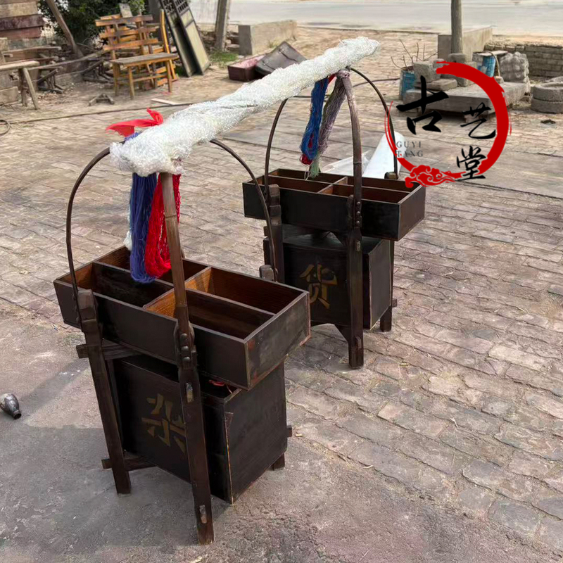 Old-Fashioned Peddler'S担子, Folk Nostalgic Items from the 1980S, Used for Walking Around Streets and Alleys, as a Prop for Filming and Television Shoots