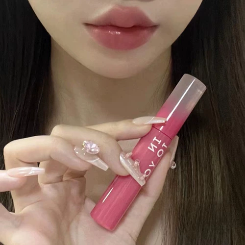 With yout you lip glaze water tur at at you w12 восхищается той же моделью W08