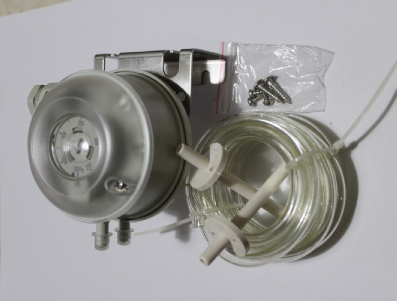 Differential pressure switch for differential pressure switch
