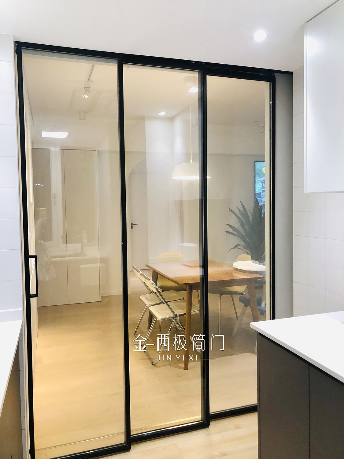Golden One West Minimalist Door Kitchen Concealed Ramen Triple Linkage Suspension Wheel Moving Door Extremely Narrow Frame Transparent Glass Door
