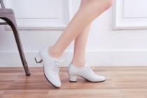 Guoguo not jitterba dance shoes leather soft bottom women Summer breathable square dance shoes professional competition Latin dance shoes