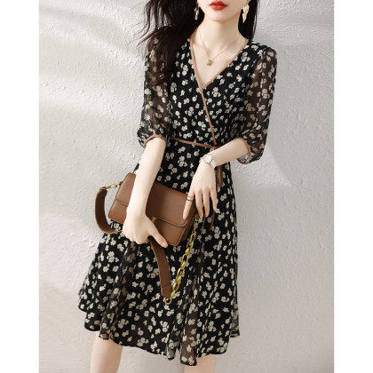 Retro floral short-sleeved dress women's summer new design sense V-neck waist slimming elegant tea break skirt