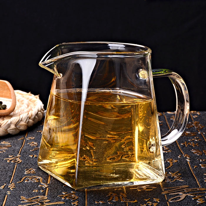 Yiwuji Special thickened glass Tea Sea tea dispenser Fair cup wine dispenser Gongfu Tea set 300ml