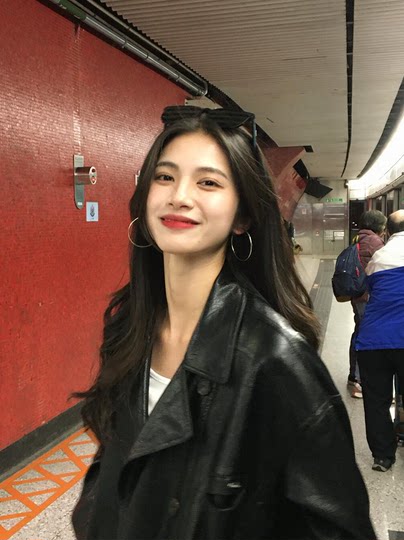 Short Black Leather Jacket for Women, 2025 Spring and Autumn New Style, Cool and Stylish, Popular for Petite Figures, Biker Style, Thickened and Vintage