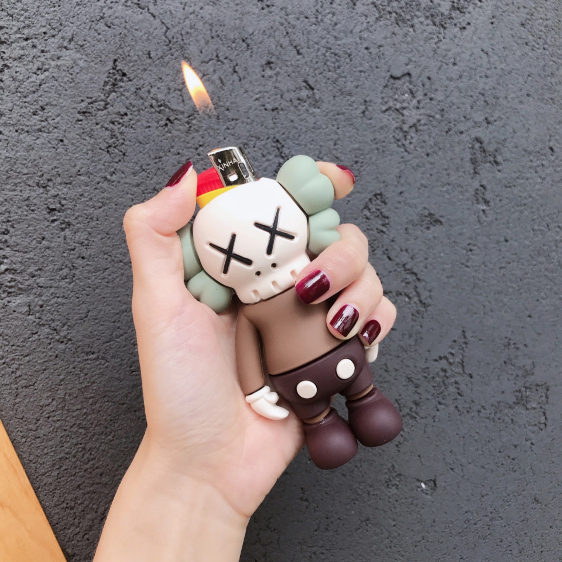 Tide cards kaws lighter cover Sesame Street Violent Bear Creative Pendulum with lighter protective protective shell Bungee Jumping