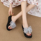 Слайдеры с бантиком на платформе, тапочки, модная универсальная нескользящая пляжная обувь