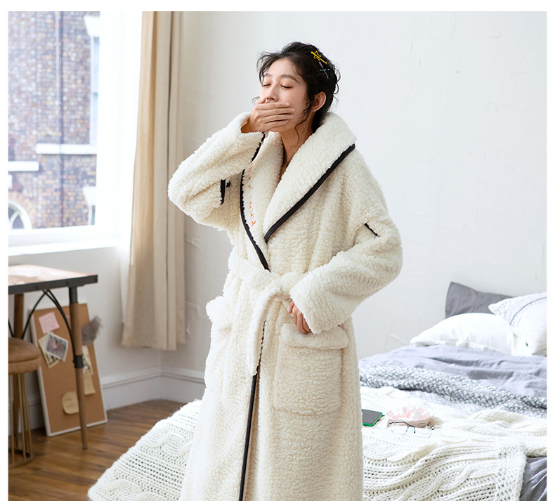 Dễ thương mùa đông phụ nữ san hô lông cừu đồ ngủ dày ấm cừu cashmere Phiên bản Hàn Quốc của áo choàng dài flannel áo choàng dài áo choàng lụa dài tay cho nam