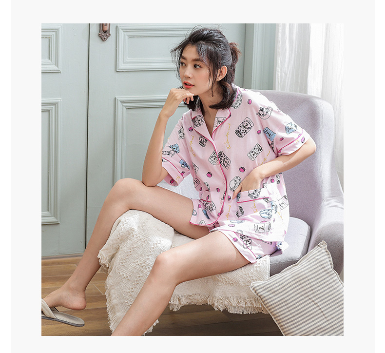 Có thể là mùa hè cotton cha mẹ và con mặc đồ ngủ Hàn Quốc cardigan ngắn tay áo dễ thương cartoon big boy ladies home dịch vụ đồ ngủ khủng long