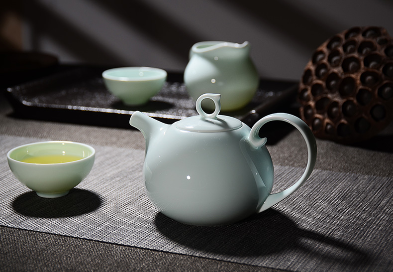 Uh guano celadon ceramics China tea service suit kung fu tea set porcelain tea set tea service combination of green cloud