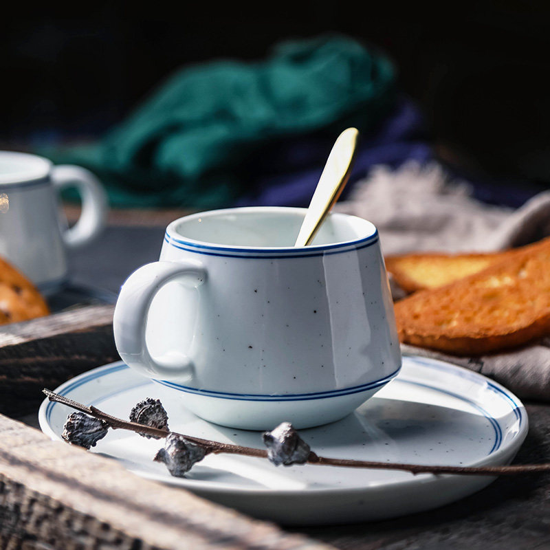 A cup of coffee with A dish of A cup suit small European - style key-2 luxury home English afternoon tea tea mugs with contracted