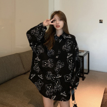 Black bear print long shirt design sense niche Korean loose lazy style retro chic top female