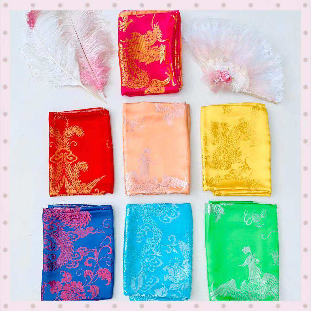 The new 8090s silk soft satin retro was tailored to the cold marriage of the Fengfeng