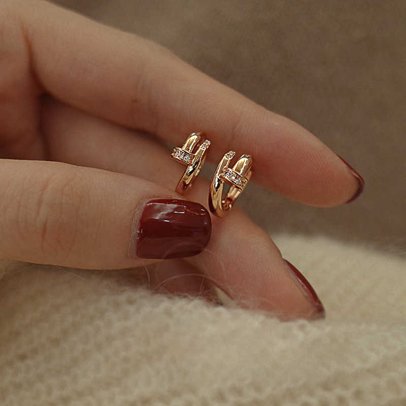 2026 New 18K Gold Light Luxury Stud Earrings for Women, Niche Design, High-End Feel, Popular Hoop Earrings, Stylish Ear Cuffs 2026 New 18K Gold Light Luxury Stud Earrings for Women, Niche Design, High-End Feel, Popular Hoop Earrings, Stylish Ear Cuffs