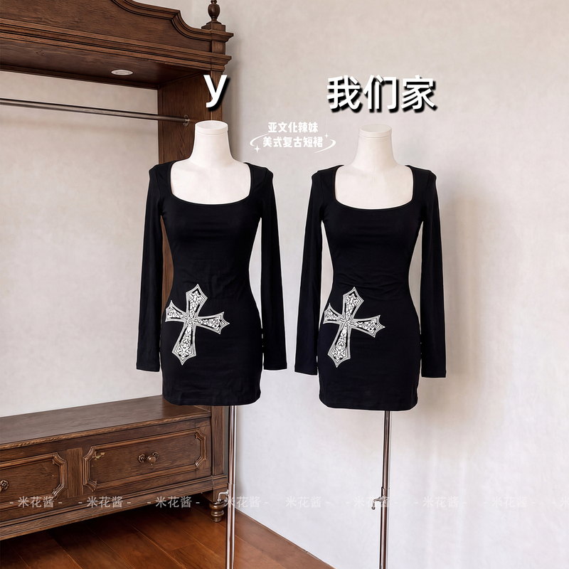 Black Cross Print T-Shirt with a Pure and Sexy Style, Long Slim-Fit Long-Sleeve Top for Women, Trendy Black Cross Print T-Shirt with a Pure and Sexy Style, Long Slim-Fit Long-Sleeve Top for Women, Trendy