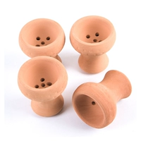 Красный горшок с красной грязью ручной работы