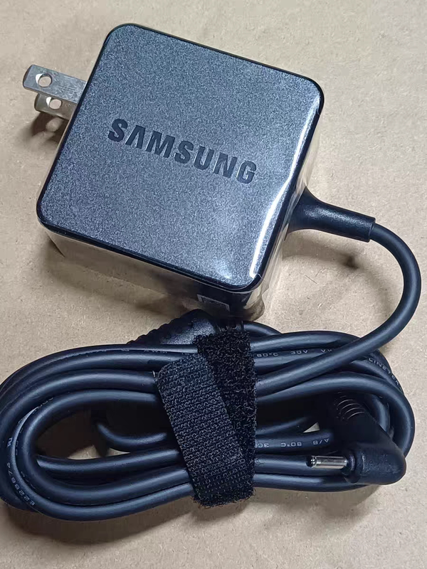 Original Samsung 930X2K-K07Cn Laptop Power Adapter Xe500C13 Charging 12V2.2A Original Samsung 930X2K-K07Cn Laptop Power Adapter Xe500C13 Charging 12V2.2A