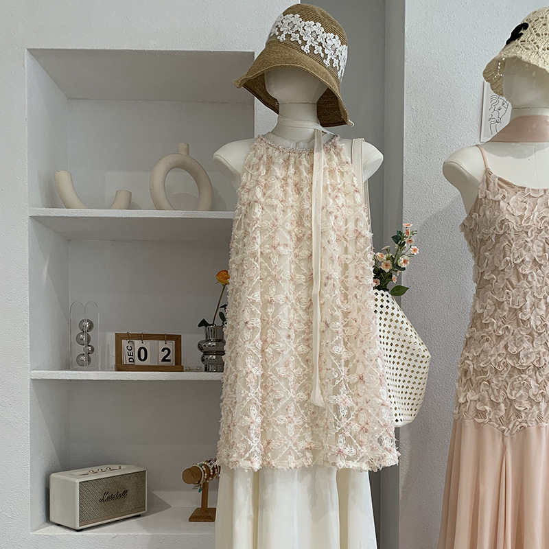 Ms. Zhu's Heavy-Duty Jacquard Three-Dimensional Embellished Patchwork Mesh Sleeveless Halter Neck Dress with a Gentle and Elegant Style 7111