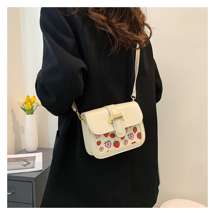 Women's Small Pu Leather Fruit Strawberry Cute Streetwear Square Magnetic Buckle Shoulder Bag display picture 3