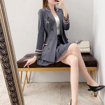 Suit suit woman 2022 new Korean version Fashion temperament Navy Wind pleated skirt Two sets of foreign air Inn Wind