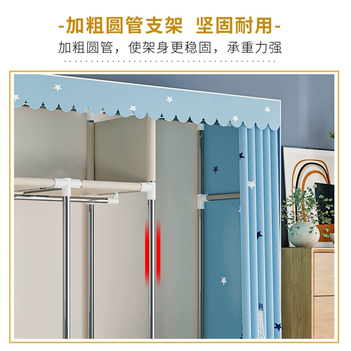 Простой гардероб. Домохозяйство спальни тканевая одежда.