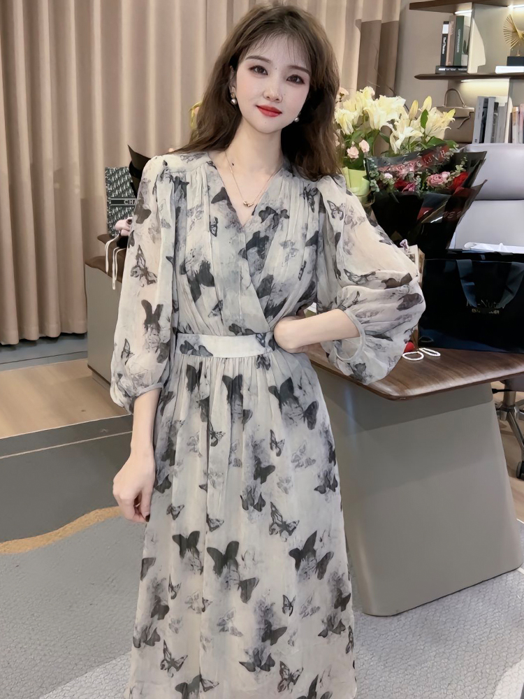 法式高级感水墨晕染蝴蝶印花亮丝连衣裙夏季流行收腰显瘦中长裙子