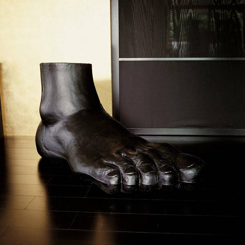 Nordic creative designer foot shape sculpture sample house sales building personally display exhibits outdoor viewing sculpture