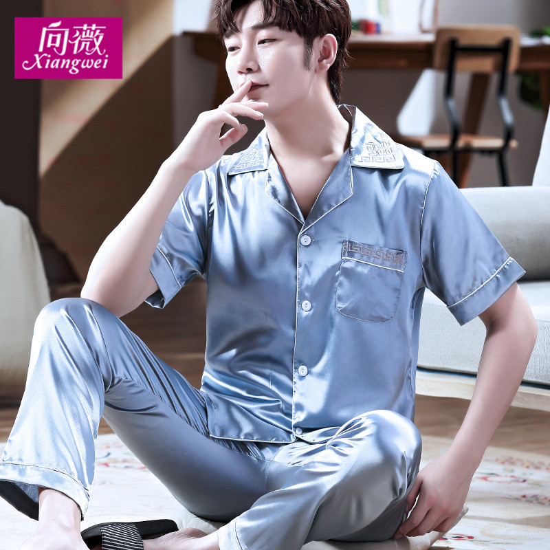 Bộ đồ ngủ Mens Xuân Thu ngắn Sleeves Ice Silk Slim Home Mang Mens Silk Loose kích thước lớn Summer Set.