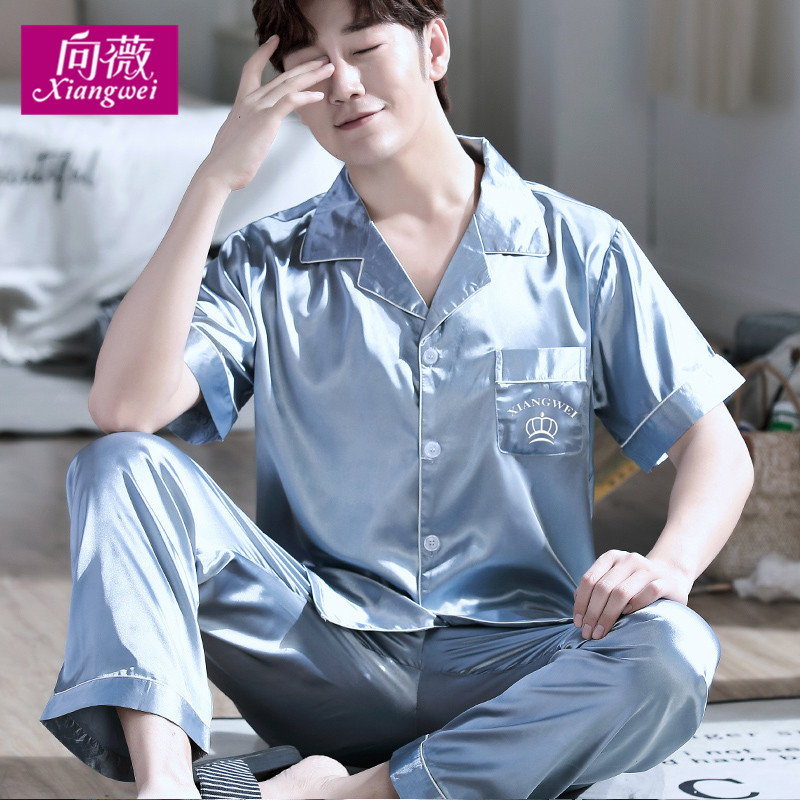 Bộ đồ ngủ Mens Xuân Thu ngắn Sleeves Ice Silk Slim Home Mang Mens Silk Loose kích thước lớn Summer Set.