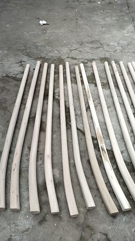 The Hoe Handle Is Made from Natural Green Oak Wood with a Large Arc, Sturdy and Durable, and Is Purely Handmade