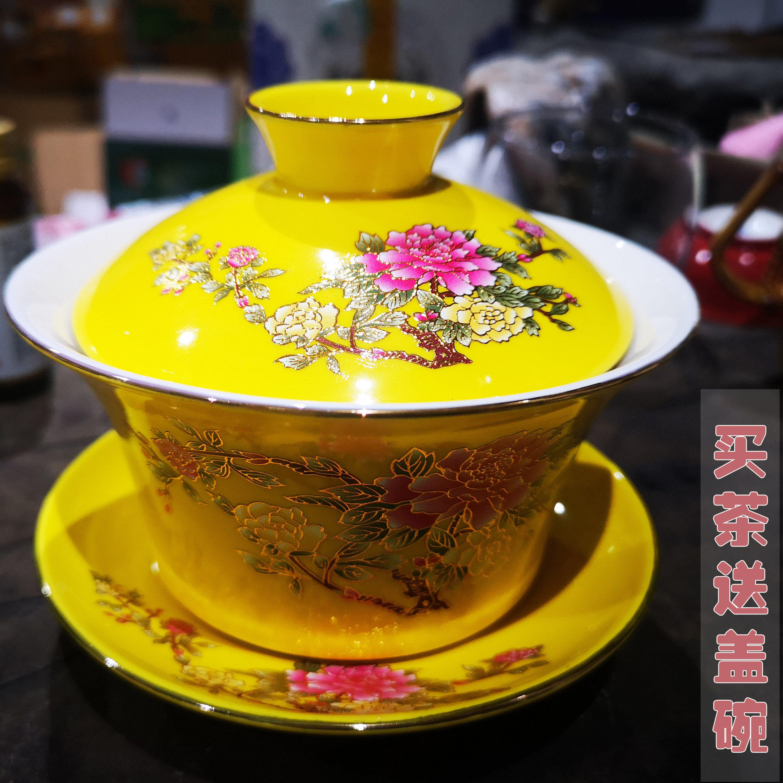 The five colors of the fine large cover bowl.