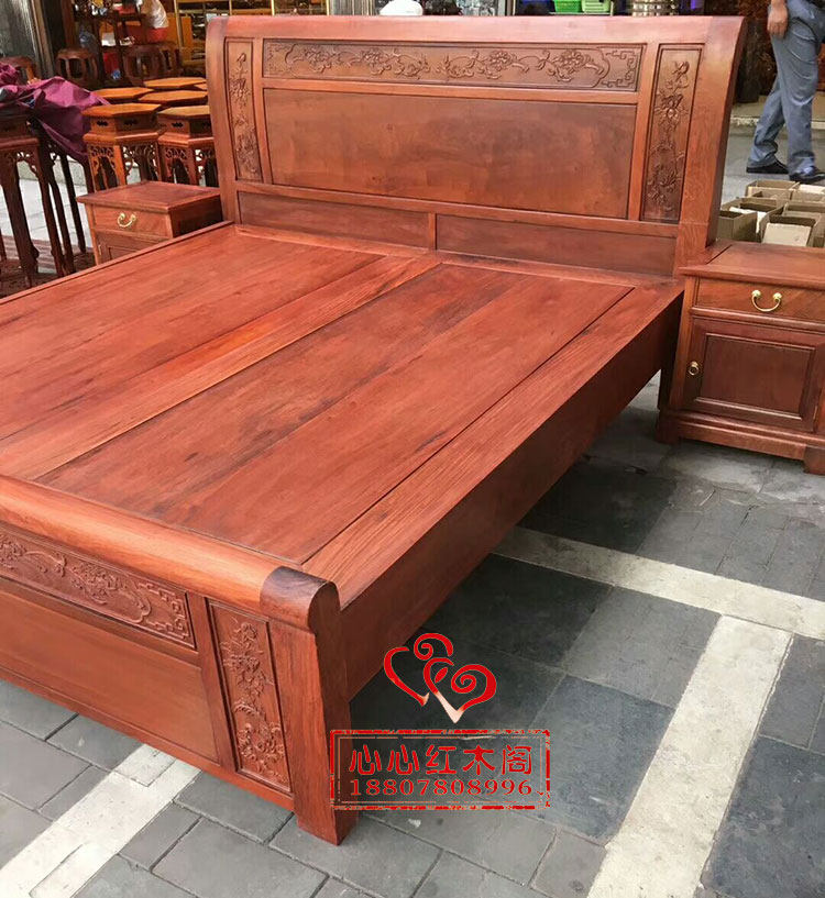 Кровать из массива дерева None Other