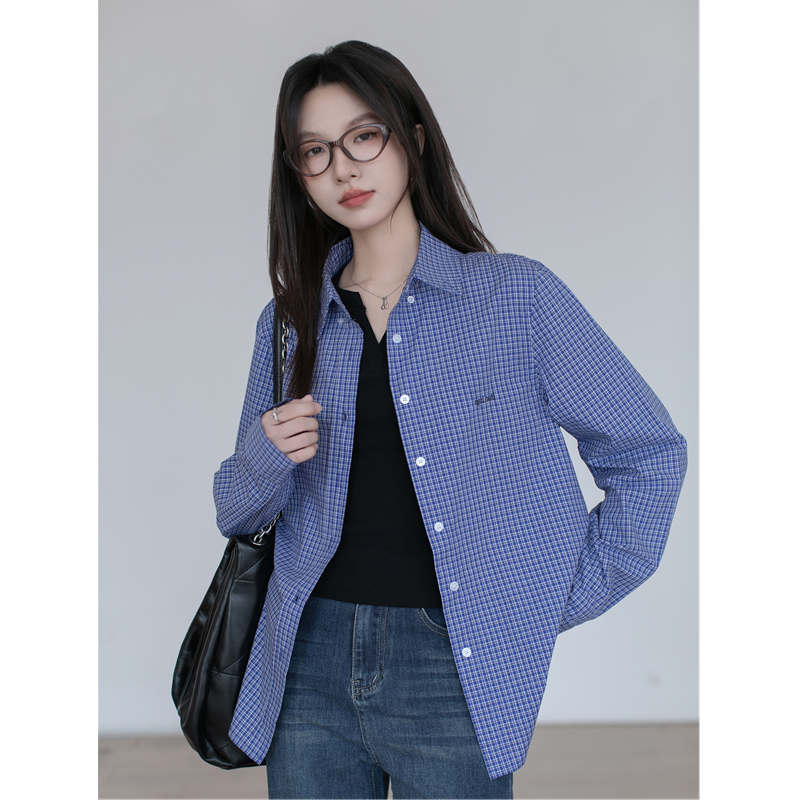 ブルーチェック柄シャツトップ女性のインナーウェア 2024 秋の新作長袖ルーズカジュアル気質プチシャツ