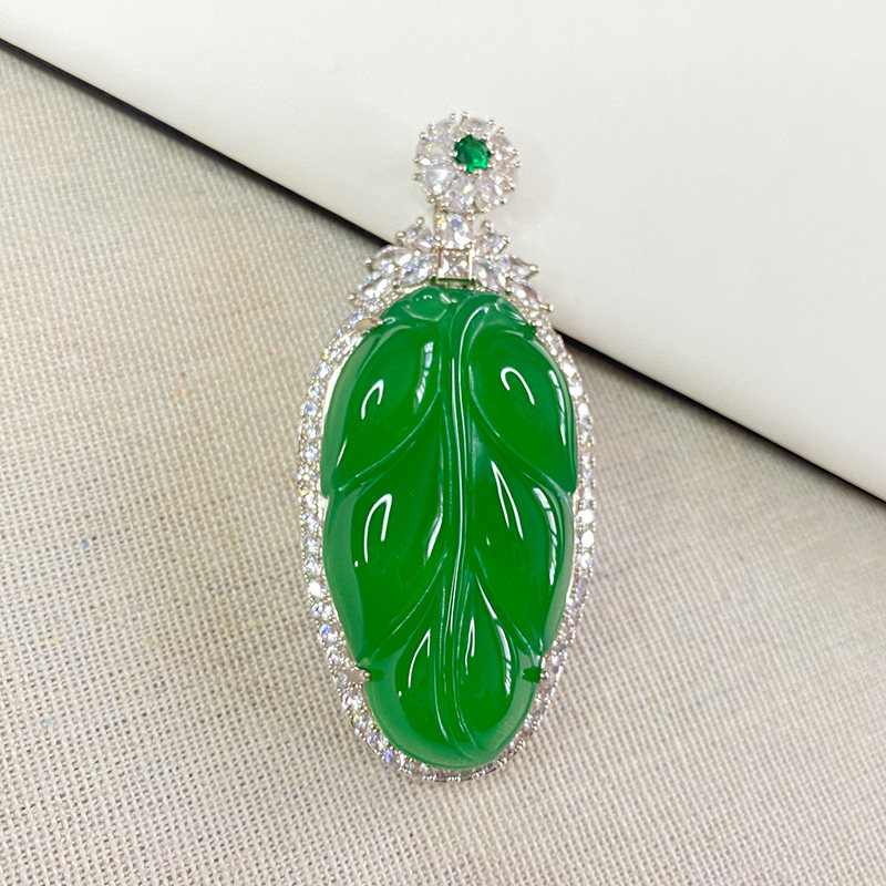 Natural ice species chalcedony pendant Women's emerald emerald s925 inlaid gem necklace pendant leaf pendant