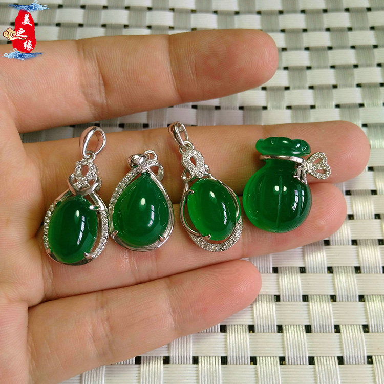 Natural Green Jade Medullary Necklace Pendant Female Short jewel pendant silver crystal lock bone chain to send Mom to girlfriend