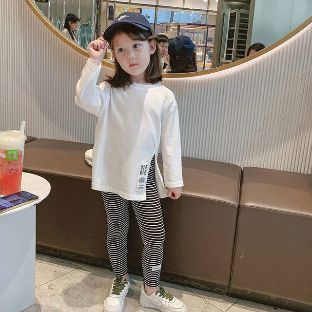 Girls' long-sleeved hole T-shirt 2022 spring new Korean version children's mid-length bottoming shirt baby casual top