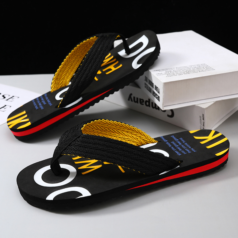 Men's Flip-Flops 2026 Summer New Style Slippers Men's Unique Non-Slip Outdoor Beach Shoes Men's soft sole Flip-Flops