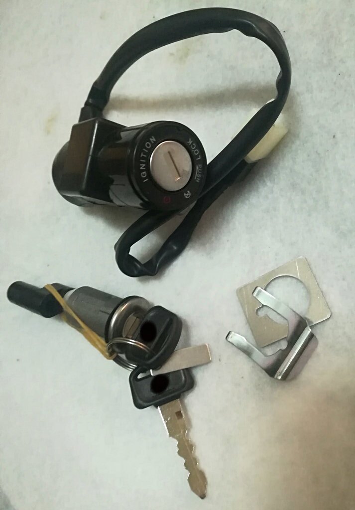 Applicable to the new continent mighty SDH110-19 set lock full car lock ignition switch electronic door lock 2-wire set lock