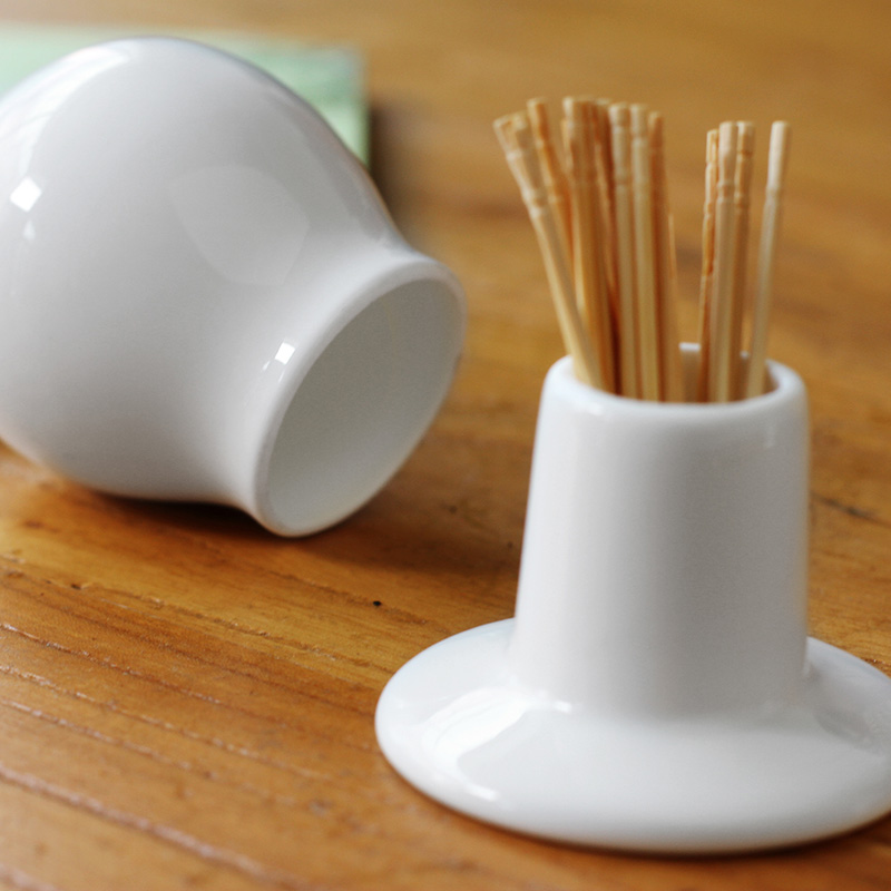 Pure white ceramic toothpick box of household condiment jar of salt and pepper bottle kitchen gadgets spoon sauce dish