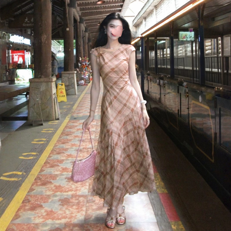 French Retro New Chinese Style Plaid Sleeveless Dress for Women, Summer New Style, Waist-Cinching, Slimming, Vacation Niche Design Long Dress