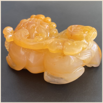 Yunnan Huanglong Jade Golden Sands Overlord Pixiu yellow chanterelle yellow pendant lucky transfer to protect Yin and yang feet against villains