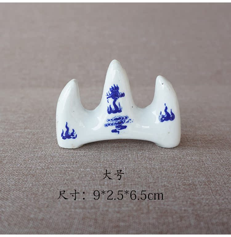 Jingdezhen gốm sứ nhỏ màu xanh và trắng Yamagata bút kích thước lớn bút bút trang trí núi năm đầu bốn người giữ bút - Trang trí nội thất trang trí phòng khách